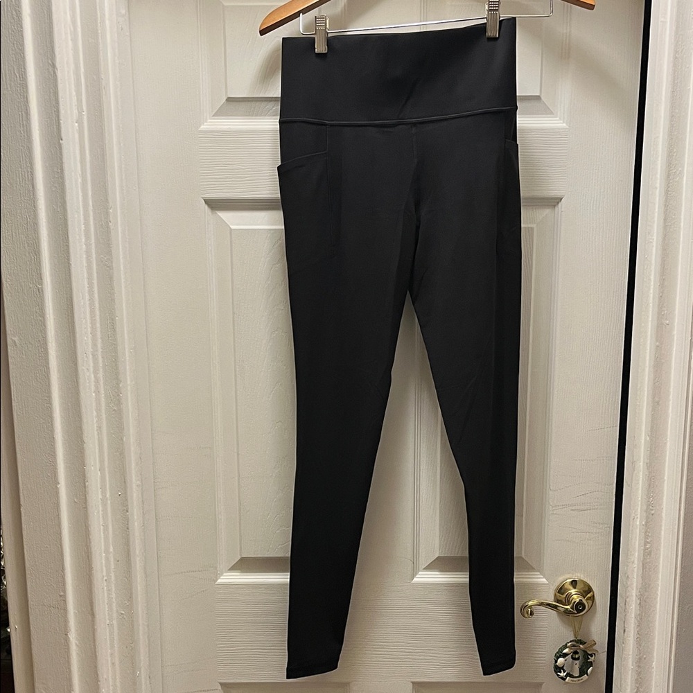 Athleta Black Salutation Stash Pocket II Tight in Medium Tall
